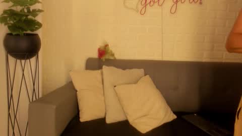 Snapshot of karina_gomez_18 chatting on 01/13/26, 11:48 Kari online show from 01/13/26, 11:48