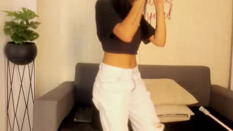 Snapshot of karina_gomez_18 chatting on 01/14/26, 11:49 Kari online show from 01/14/26, 11:49