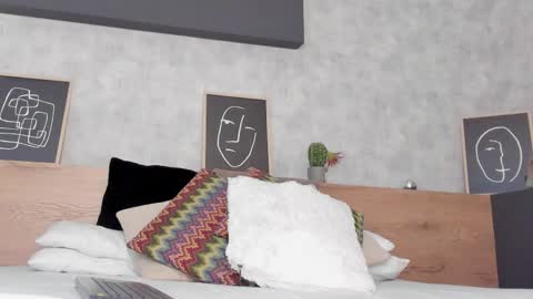 Snapshot of karina_gomez_18 chatting on 04/06/26, 11:22 Kari online show from 04/06/26, 11:22