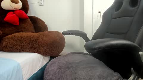 Karina online show from 10/29/25, 12:18