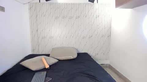 karinaaurora1 online show from 10/29/25, 04:53