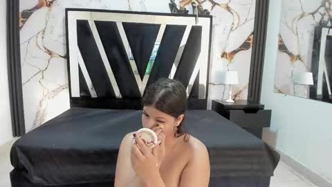 Snapshot of karinasimonz chatting on 10/01/25, 07:42 KarinaSimonz online show from 10/01/25, 07:42