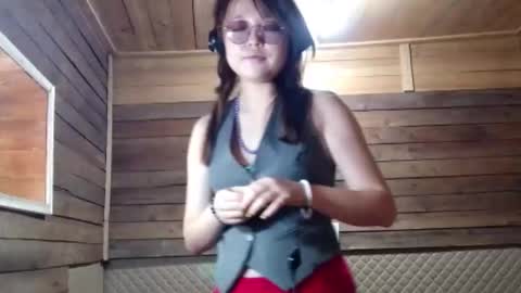 Snapshot of karindesisto chatting on 11/21/25, 07:18 Elisa online show from 11/21/25, 07:18