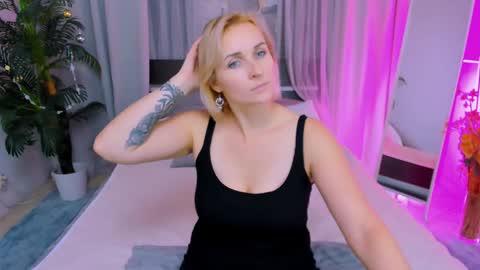 Snapshot of karinella_x chatting on 12/23/24, 12:46 Karina online show from 12/23/24, 12:46