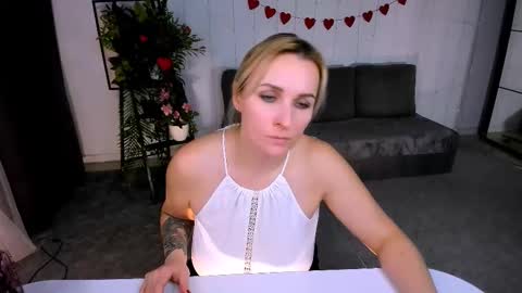 Snapshot of karinella_x chatting on 02/21/25, 09:32 Karina online show from 02/21/25, 09:32