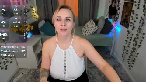 Snapshot of karinella_x chatting on 03/10/25, 12:40 Karina online show from 03/10/25, 12:40