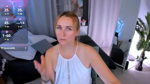 Snapshot of karinella_x chatting on 10/22/25, 09:14 Karina online show from 10/22/25, 09:14