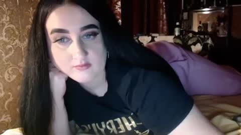 Snapshot of karinkabrunetka2 chatting on 12/15/25, 08:24 karinkabrunetka2 online show from 12/15/25, 08:24