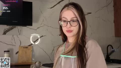 Snapshot of karissahintze chatting on 02/18/26, 04:19 Grace online show from 02/18/26, 04:19