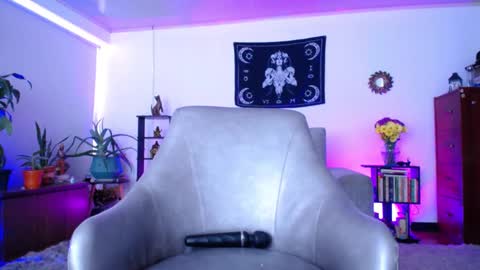 Snapshot of kariyn_milf chatting on 02/06/25, 06:13 Y ZAHRA im expecting 200 thumbs up on my altar online show from 02/06/25, 06:13