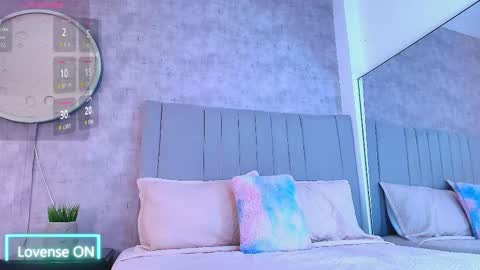 Snapshot of karla__ruiz chatting on 11/15/25, 07:43 Karla online show from 11/15/25, 07:43