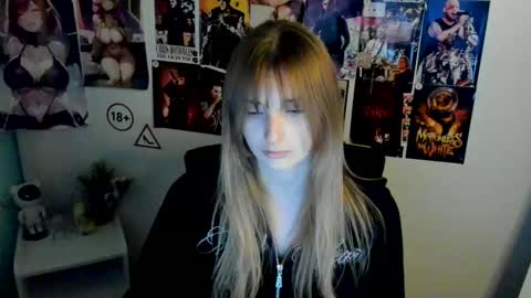 Snapshot of karla_flower chatting on 10/13/25, 12:16 Karla online show from 10/13/25, 12:16