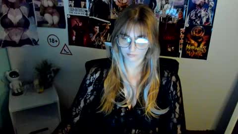 Snapshot of karla_flower chatting on 10/16/25, 12:06 Karla online show from 10/16/25, 12:06