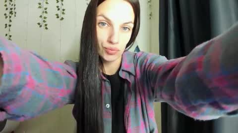 karla_lim online show from 10/06/25, 11:07