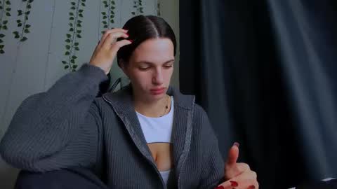 Snapshot of karla_lim chatting on 11/21/25, 09:13 karla_lim online show from 11/21/25, 09:13