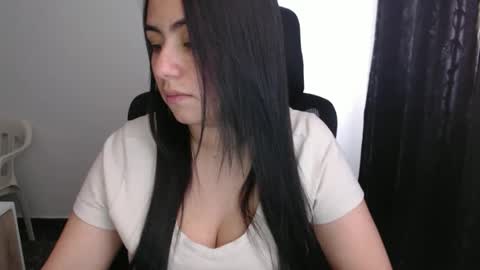 Snapshot of karlagiraldo140 chatting on 02/18/26, 07:10 Karla Giraldo online show from 02/18/26, 07:10