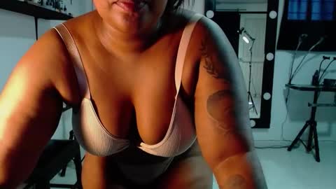 karlaluann online show from 10/31/25, 11:44