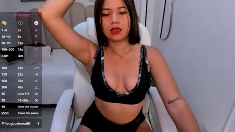 karliie kloss   online show from 11/19/25, 03:50