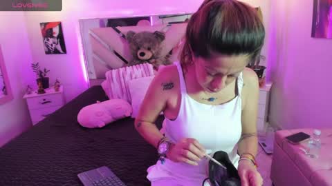 Snapshot of karly_moonn chatting on 07/17/26, 12:39 Karly Moonns online show from 07/17/26, 12:39