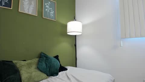 Karlye online show from 09/17/25, 12:18