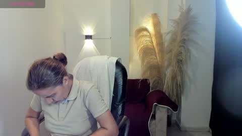 Snapshot of karlye_hot chatting on 06/15/26, 02:03 KARLYE online show from 06/15/26, 02:03