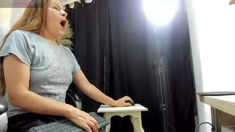 Snapshot of karlye_hot chatting on 07/10/26, 04:06 KARLYE online show from 07/10/26, 04:06