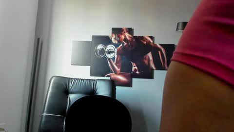 Snapshot of karlyjons_ chatting on 12/17/24, 02:11   online show from 12/17/24, 02:11