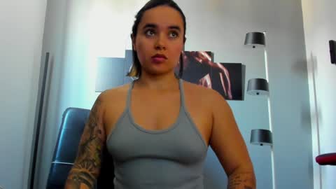 Snapshot of karlyjons_ chatting on 12/18/24, 04:06   online show from 12/18/24, 04:06