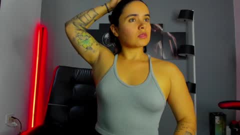 Snapshot of karlyjons_ chatting on 12/23/24, 10:01   online show from 12/23/24, 10:01