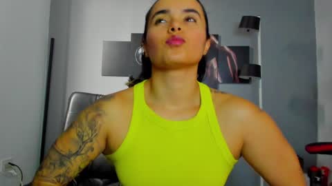 Snapshot of karlyjons_ chatting on 12/25/24, 06:41   online show from 12/25/24, 06:41