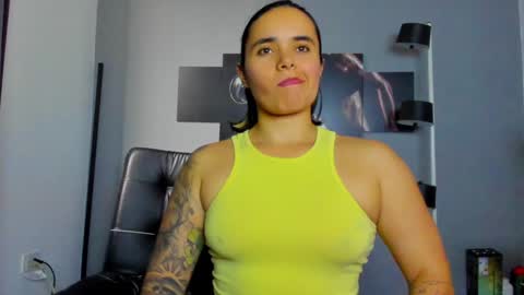 Snapshot of karlyjons_ chatting on 12/27/24, 09:32   online show from 12/27/24, 09:32