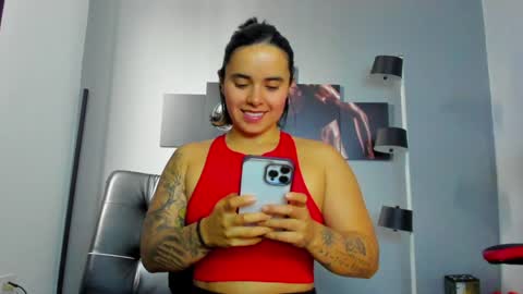 Snapshot of karlyjons_ chatting on 12/30/24, 03:02   online show from 12/30/24, 03:02