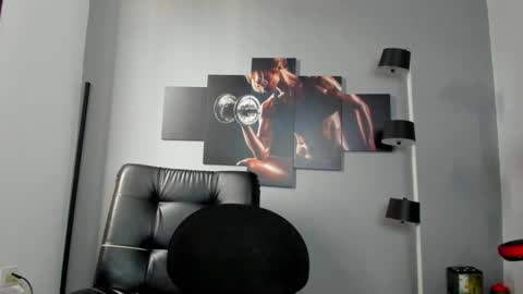 Snapshot of karlyjons_ chatting on 12/31/24, 02:47   online show from 12/31/24, 02:47