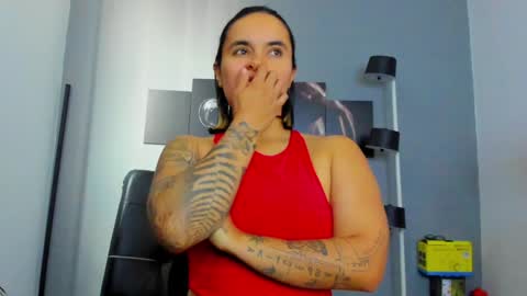 Snapshot of karlyjons_ chatting on 01/19/25, 04:57   online show from 01/19/25, 04:57