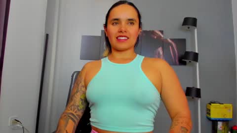 Snapshot of karlyjons_ chatting on 01/20/25, 09:01   online show from 01/20/25, 09:01