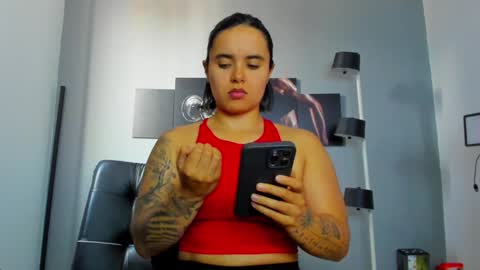 Snapshot of karlyjons_ chatting on 01/28/25, 04:08   online show from 01/28/25, 04:08