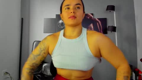 Snapshot of karlyjons_ chatting on 02/19/25, 05:16   online show from 02/19/25, 05:16