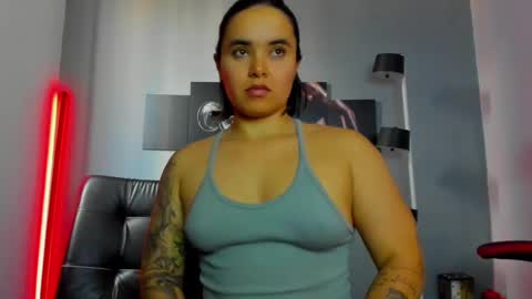 Snapshot of karlyjons_ chatting on 02/20/25, 02:02   online show from 02/20/25, 02:02