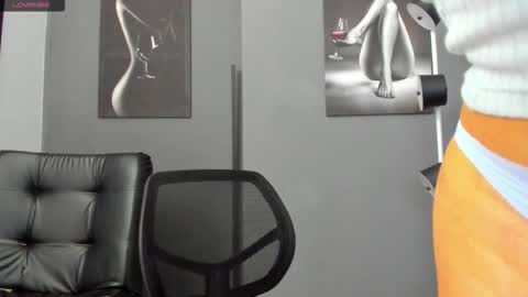 Snapshot of karlyjons_ chatting on 09/09/25, 04:17   online show from 09/09/25, 04:17