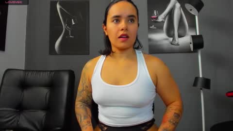 Snapshot of karlyjons_ chatting on 09/17/25, 04:19   online show from 09/17/25, 04:19