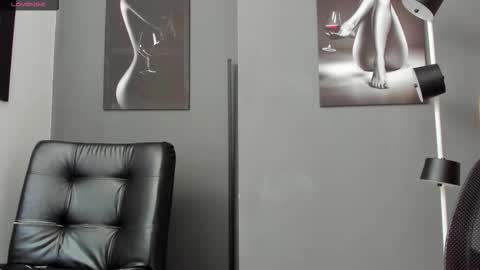 Snapshot of karlyjons_ chatting on 09/27/25, 02:22   online show from 09/27/25, 02:22