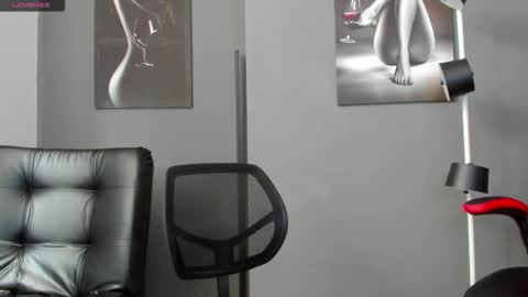 Snapshot of karlyjons_ chatting on 09/30/25, 04:45   online show from 09/30/25, 04:45