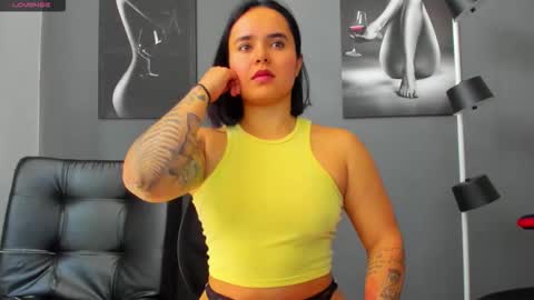 Snapshot of karlyjons_ chatting on 10/07/25, 04:15   online show from 10/07/25, 04:15