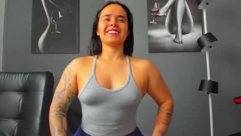 Snapshot of karlyjons_ chatting on 10/27/25, 04:22   online show from 10/27/25, 04:22