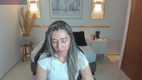 karlyy_ online show from 12/18/25, 07:09