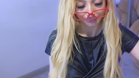 Julia online show from 03/07/26, 03:09