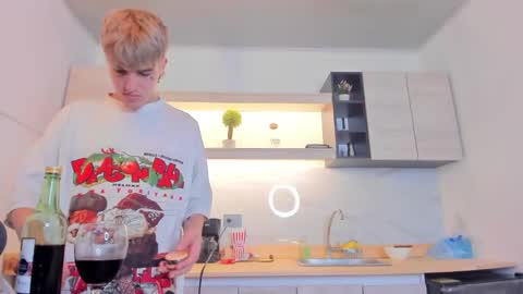 Snapshot of karodu chatting on 12/30/24, 07:53 Karo online show from 12/30/24, 07:53