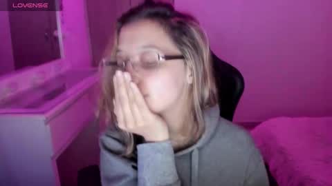 Snapshot of karodu chatting on 11/29/25, 04:04 Karo online show from 11/29/25, 04:04