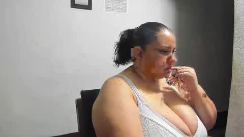 Snapshot of karol103900 chatting on 04/19/26, 03:06 Karol online show from 04/19/26, 03:06