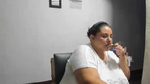 Snapshot of karol103900 chatting on 04/21/26, 02:51 Karol online show from 04/21/26, 02:51